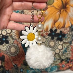 White Daisy Pom Pom Keychain